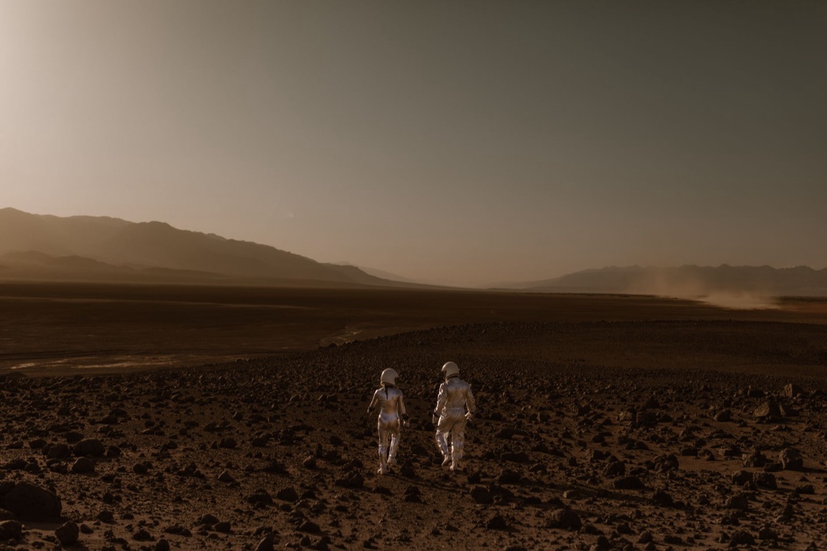 rover NASA em paisagem deserta